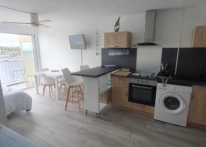 Appartement Avec Balcon, Vue Mer, Piscine, Parking