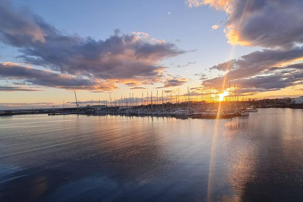 Avec Balcon, Vue Mer, Piscine, Parking * Agde