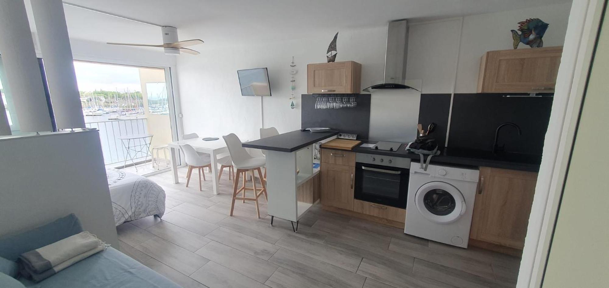 Avec Balcon, Vue Mer, Piscine, Parking * Agde